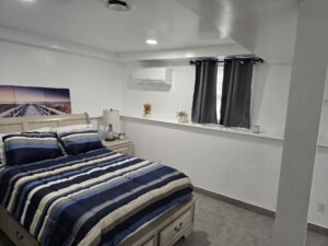 Large resort-style suite with bath tub